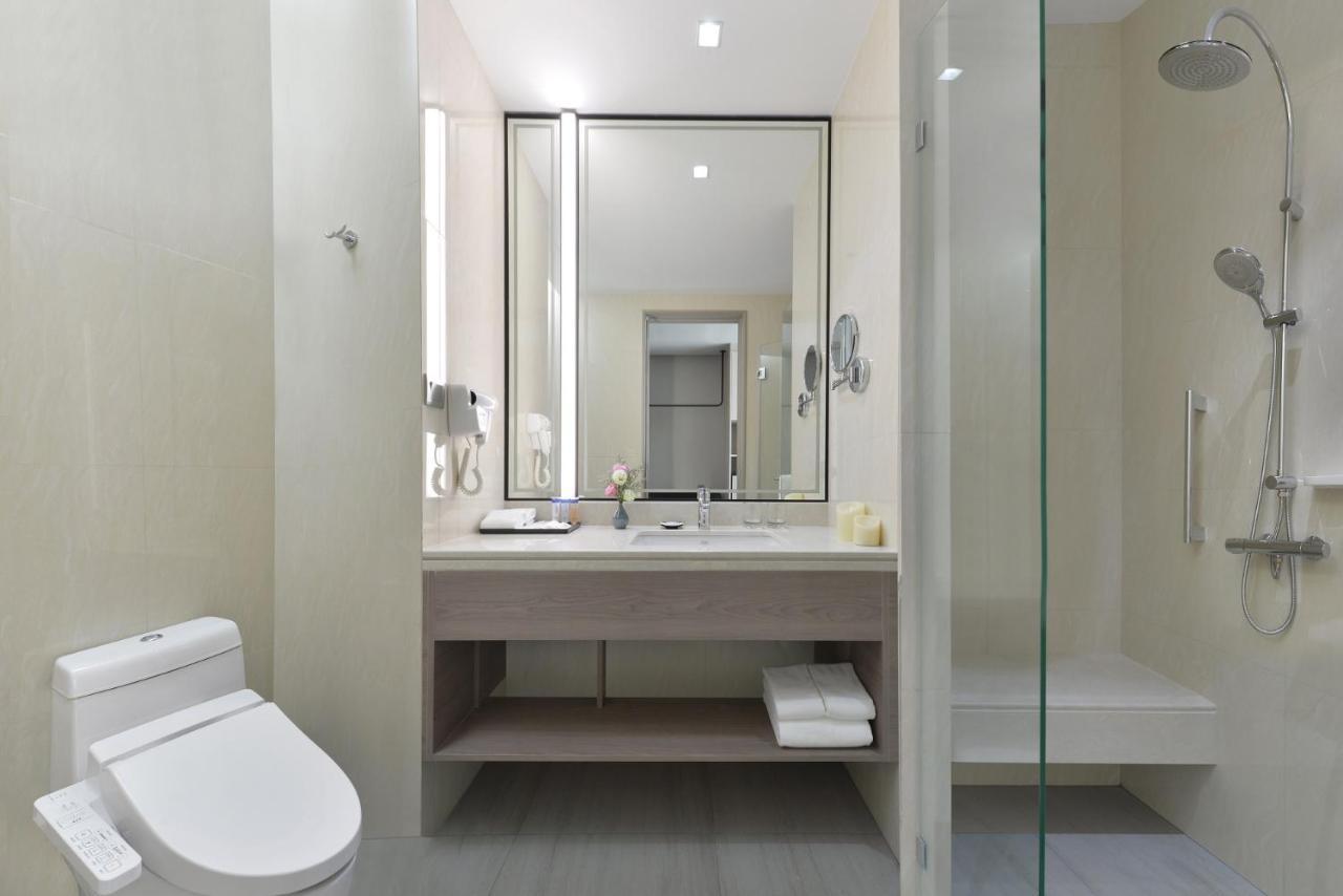 Centre Point Hotel Terminal21 Korat Nakhon Ratchasima Ngoại thất bức ảnh Bathroom