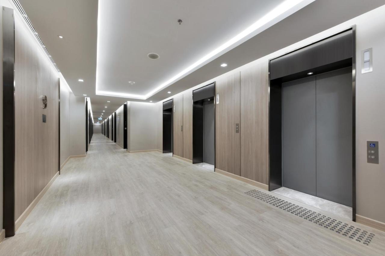 Centre Point Hotel Terminal21 Korat Nakhon Ratchasima Ngoại thất bức ảnh The elevator lobby