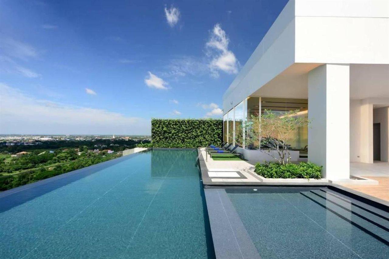 Centre Point Hotel Terminal21 Korat Nakhon Ratchasima Ngoại thất bức ảnh The Sky Terrace