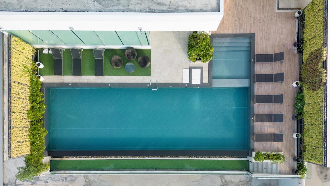 Centre Point Hotel Terminal21 Korat Nakhon Ratchasima Ngoại thất bức ảnh Aerial view of a swimming pool