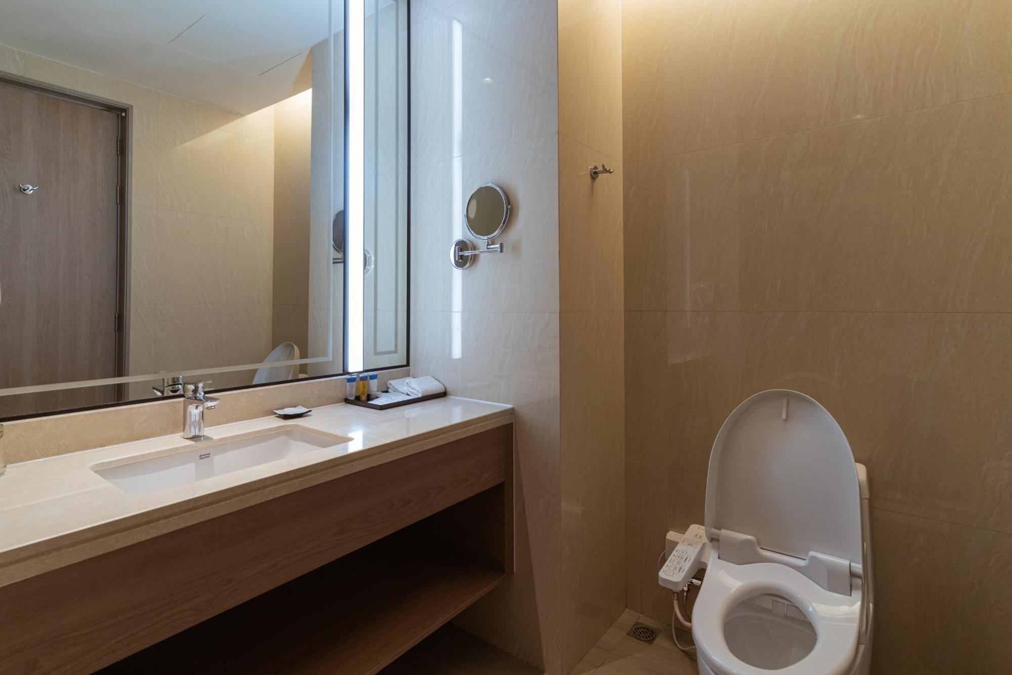 Centre Point Hotel Terminal21 Korat Nakhon Ratchasima Ngoại thất bức ảnh Bathroom